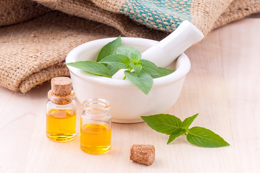 uses benefits of different natural oils. (Image Source: pixabay.com).
