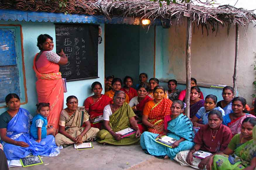 महिला साक्षरता में छिपी है देश के विकास की कहानी, लेकिन क्यों पुरुषों की तुलना में निरक्षर रह गई स्त्री?